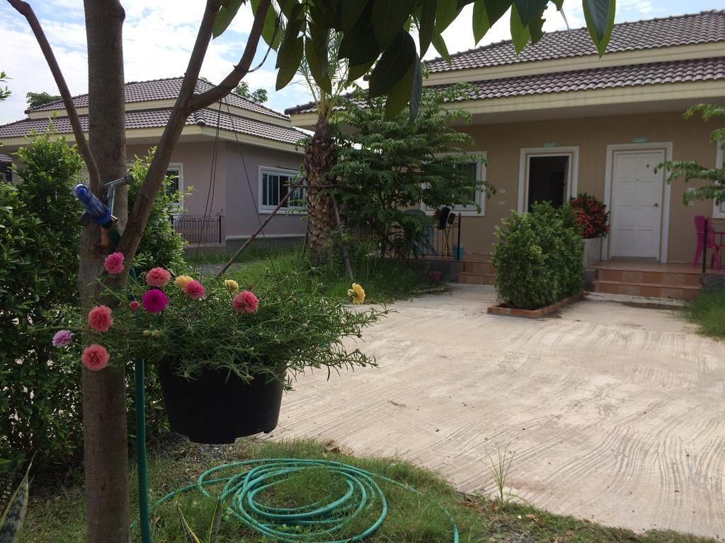 Nadee resort Udon Thani Kamer foto