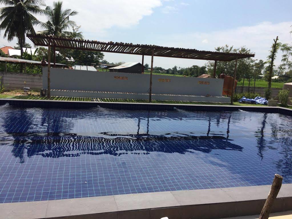 Nadee resort Udon Thani Buitenkant foto