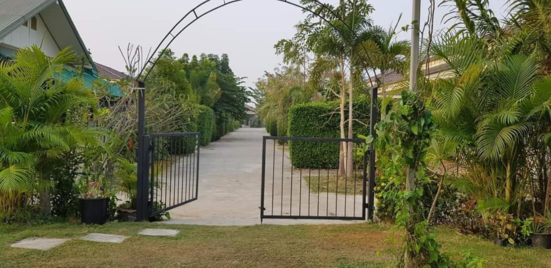 Nadee resort Udon Thani Buitenkant foto